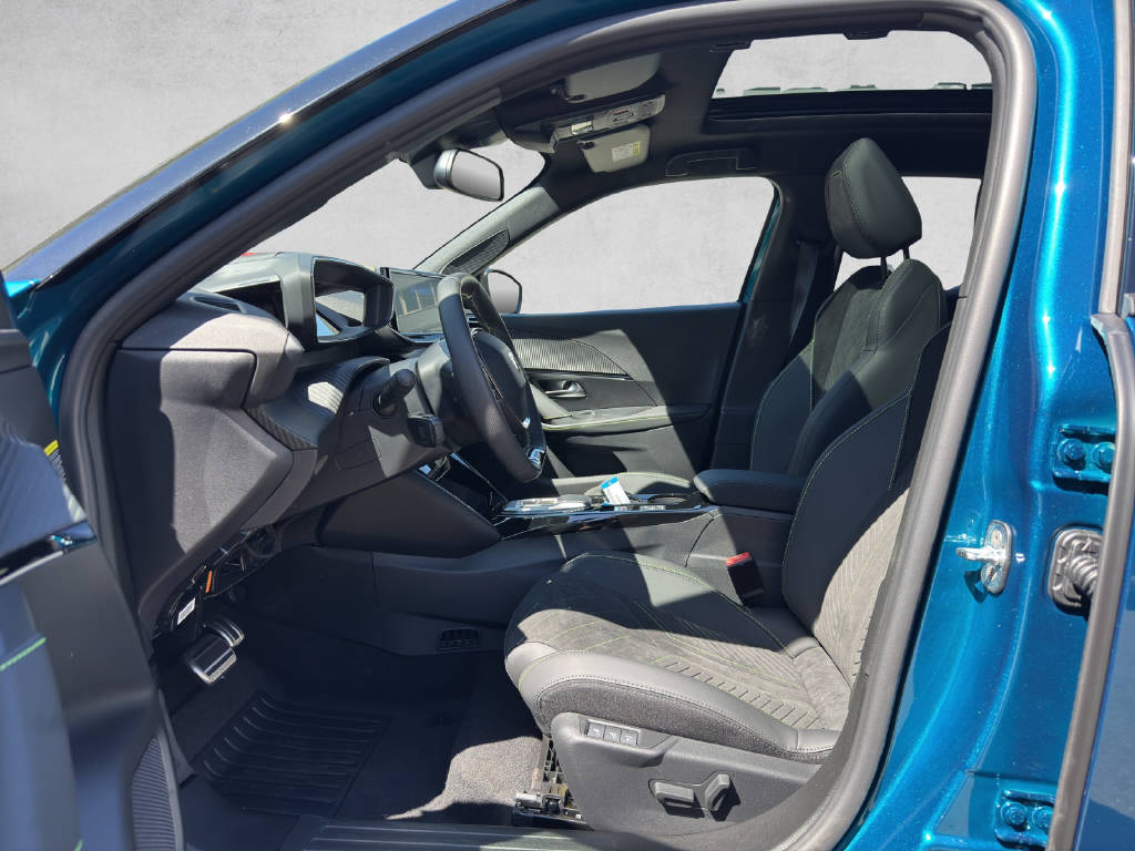 PEUGEOT 2008 1.2 Hybrid 145 GT-image-7