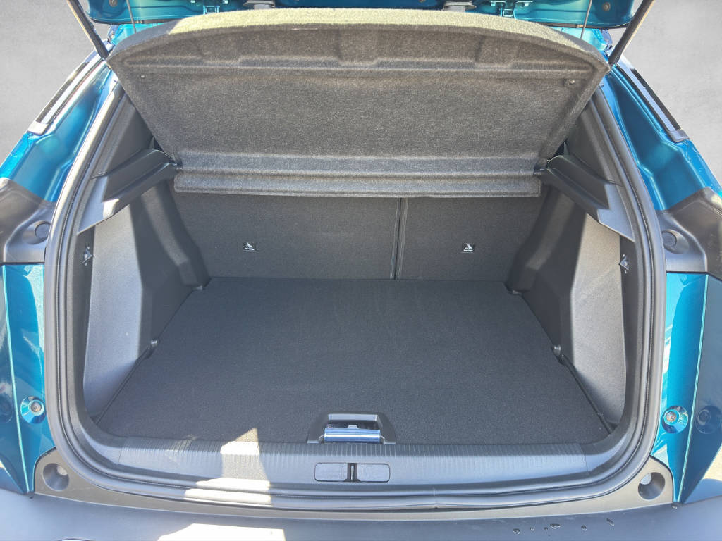 PEUGEOT 2008 1.2 Hybrid 145 GT-image-5