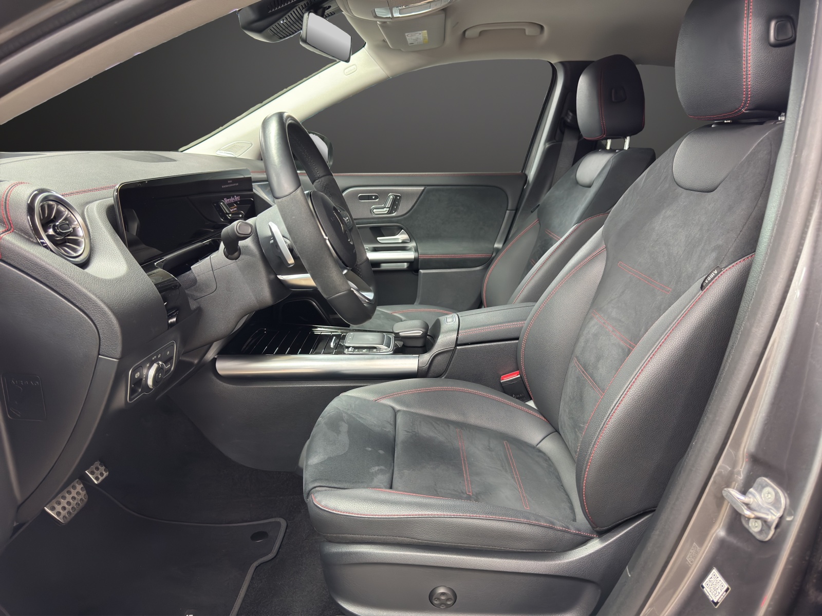 MERCEDES-BENZ EQA 350 4M Swiss Star-image-9