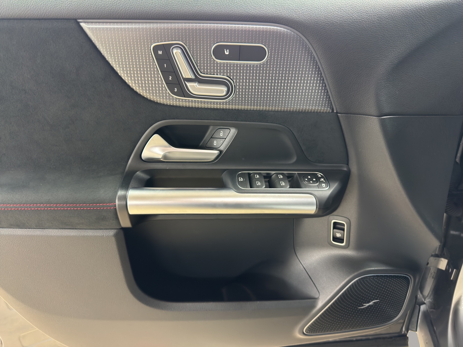 MERCEDES-BENZ EQA 350 4M Swiss Star-image-12