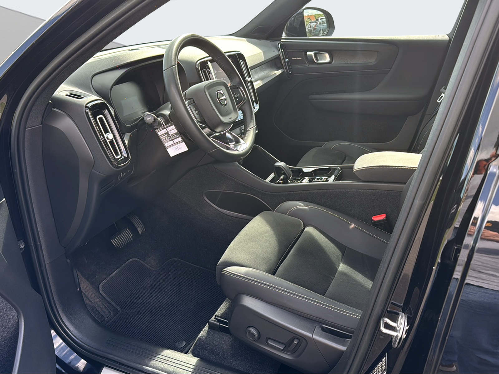 VOLVO XC40 1.5 T5 PiH Ultimate Dark-image-9