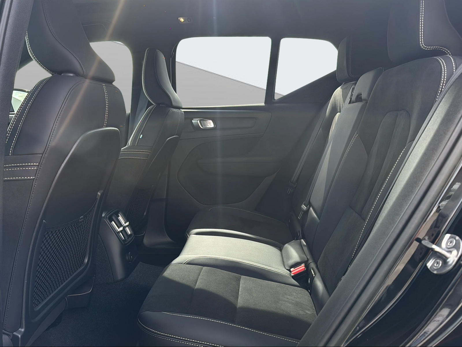 VOLVO XC40 1.5 T5 PiH Ultimate Dark-image-13