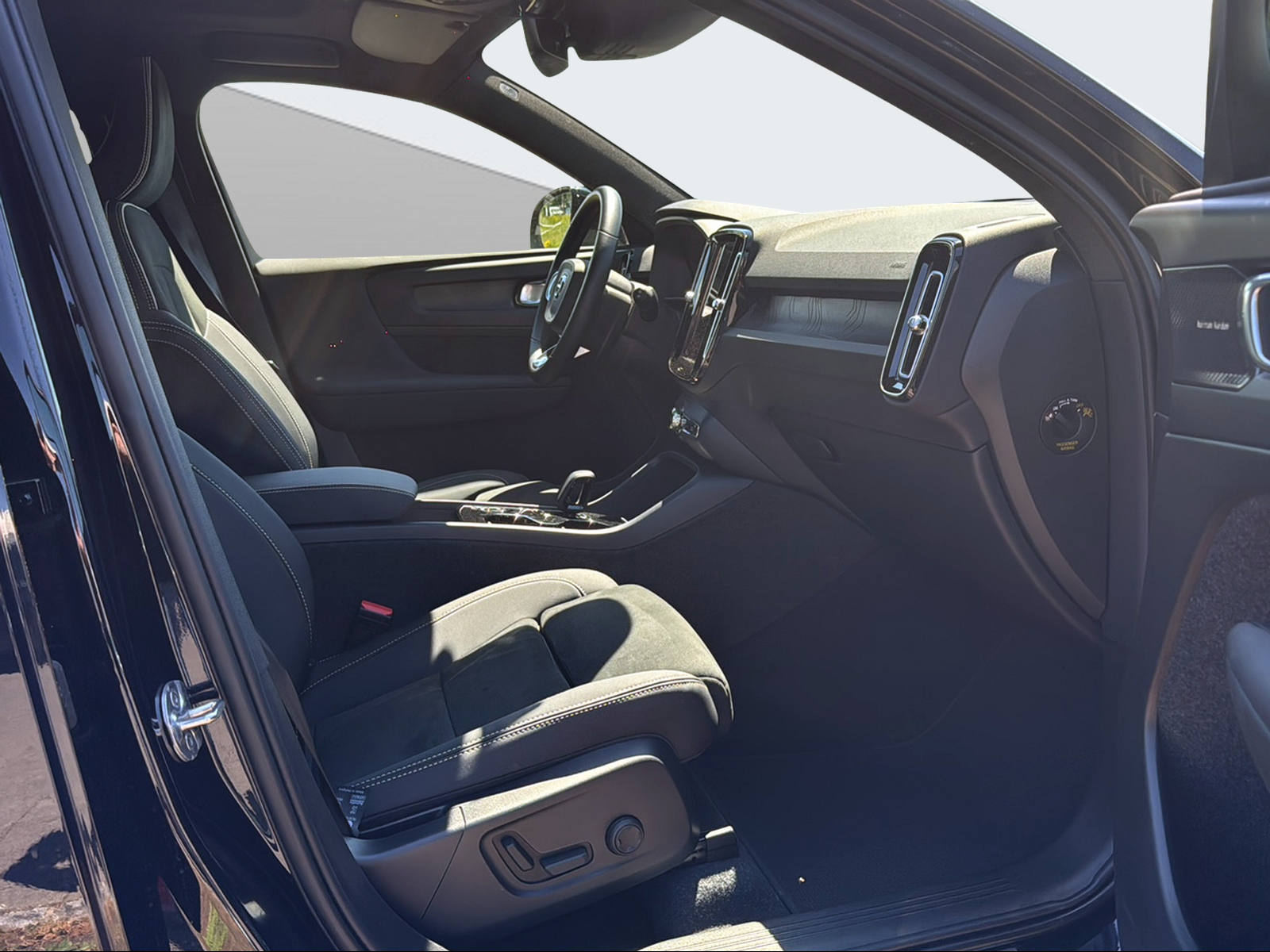 VOLVO XC40 1.5 T5 PiH Ultimate Dark-image-14
