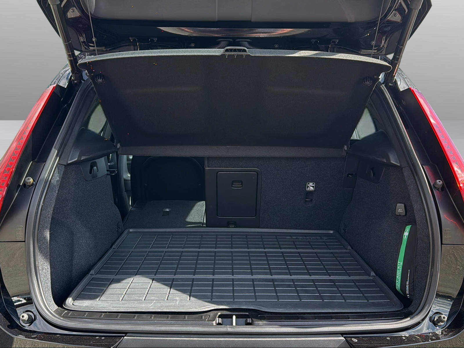 VOLVO XC40 1.5 T5 PiH Ultimate Dark-image-15