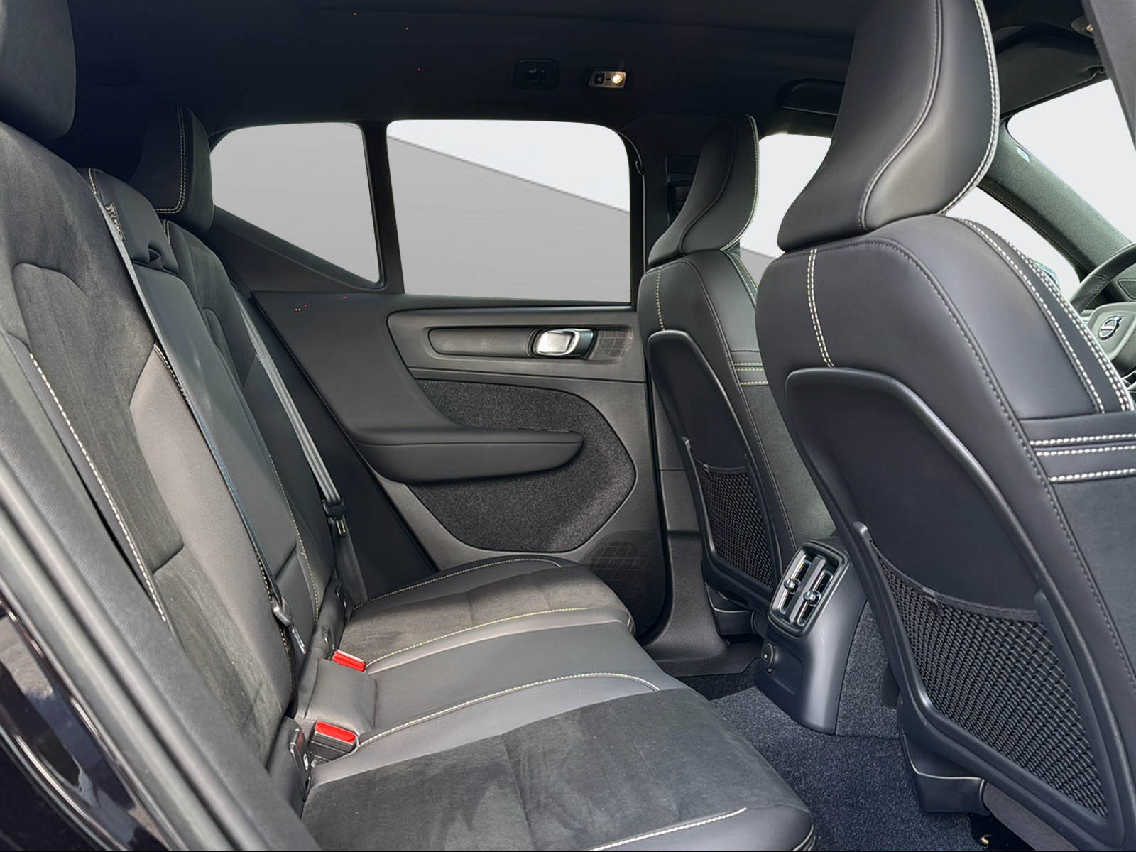 VOLVO XC40 1.5 T5 PiH Ultimate Dark-image-10