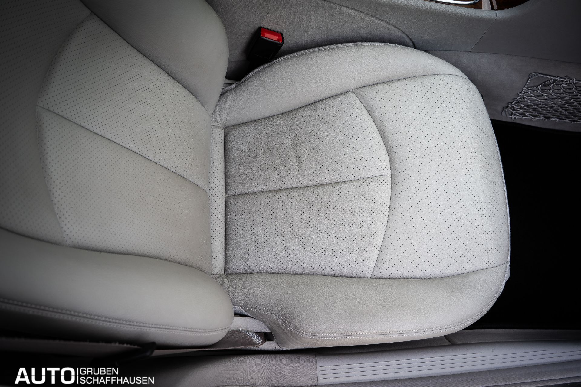 MERCEDES-BENZ E 320 Classic Automatic-image-16