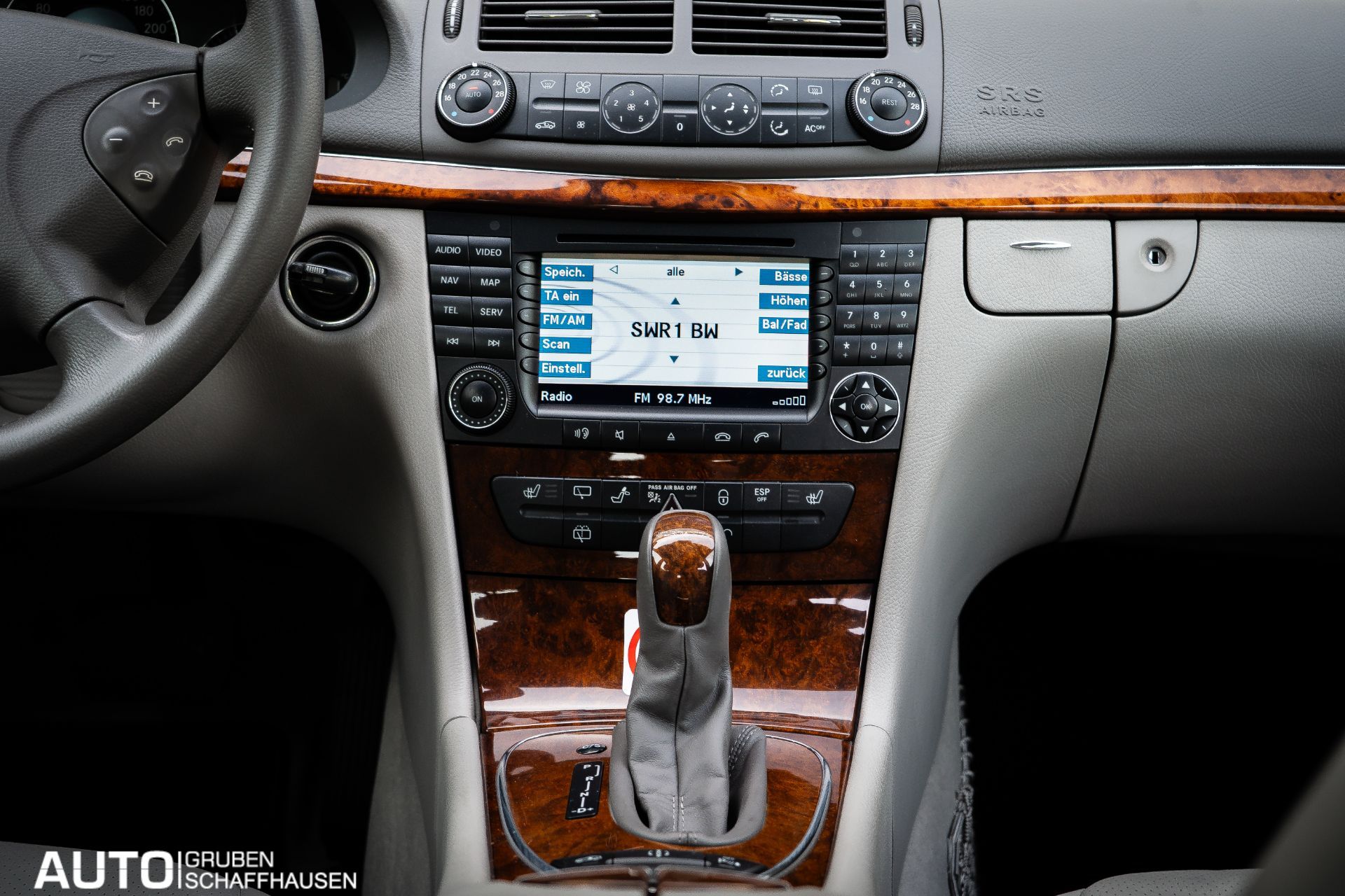 MERCEDES-BENZ E 320 Classic Automatic-image-21