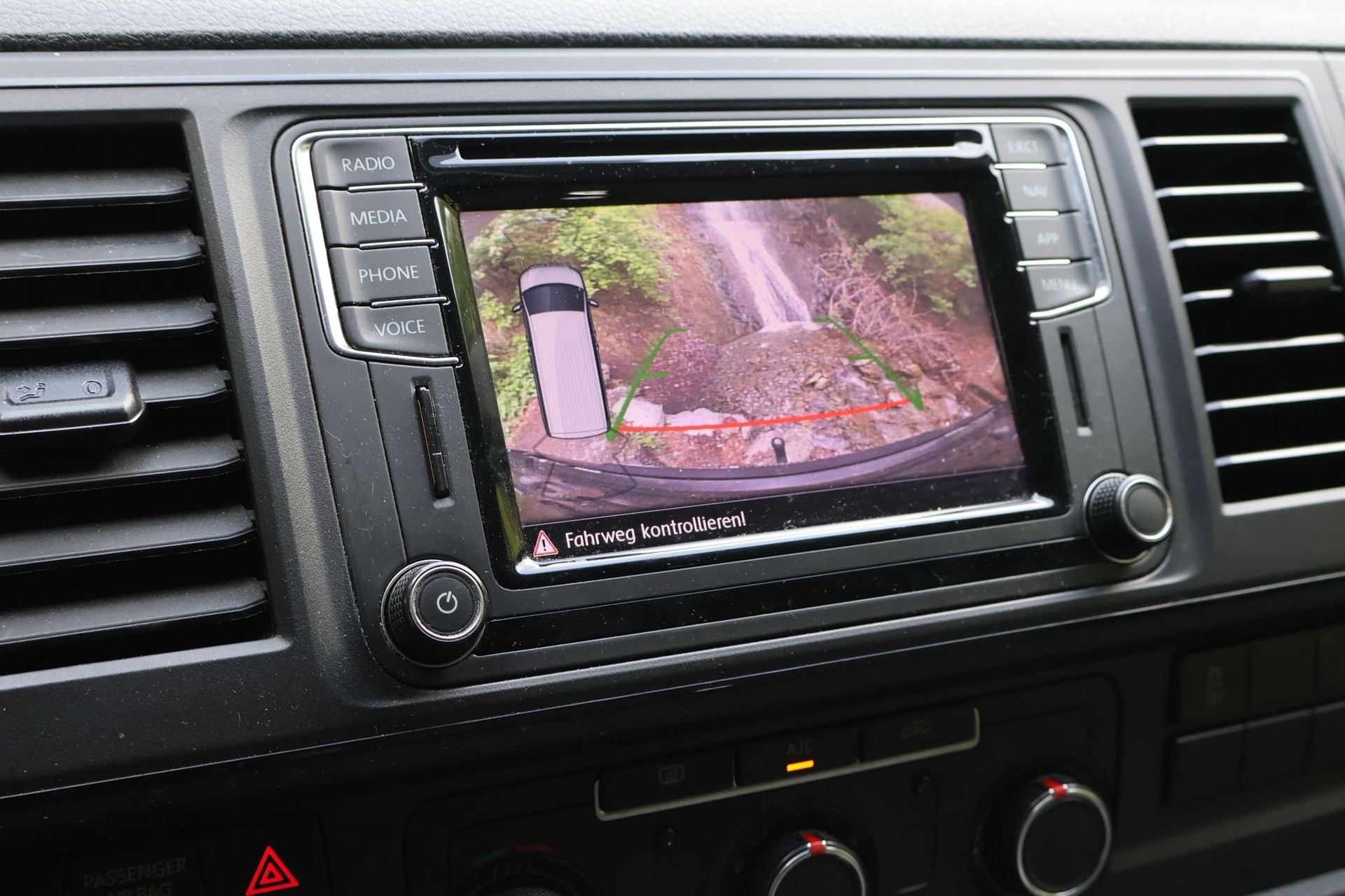 VW T6.1 2.0 TDI DSG 4 Motion-image-8