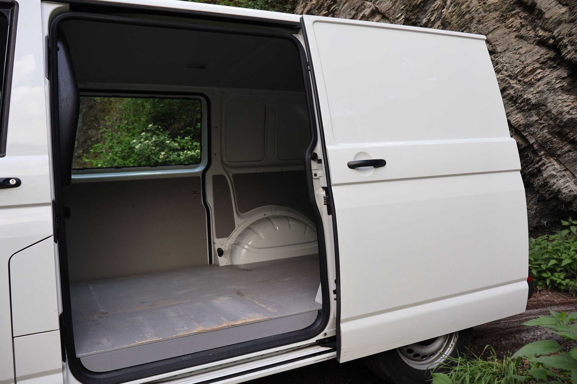 VW T6.1 2.0 TDI DSG 4 Motion-image-6