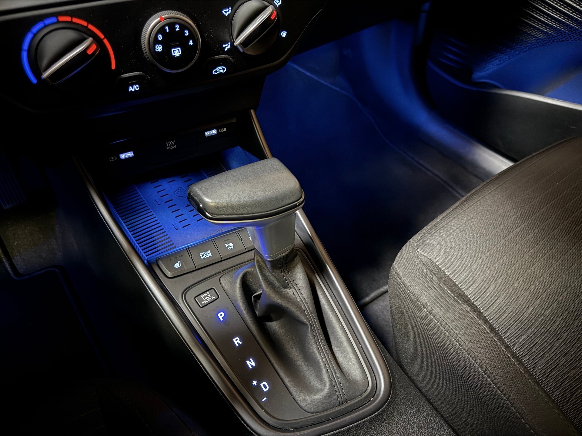 HYUNDAI i20 1.0 T-GDi Amplia DCT-image-17