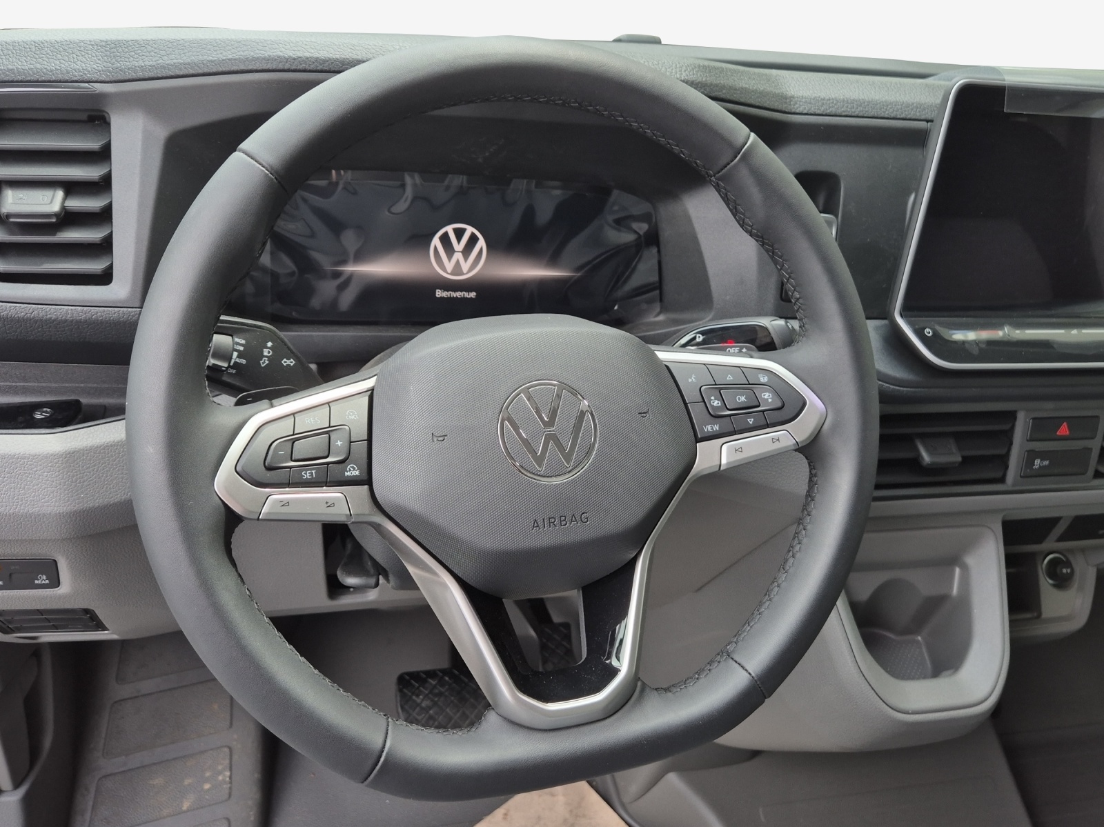 VW Crafter 35 2.0 TDI L4 HD A-image-9