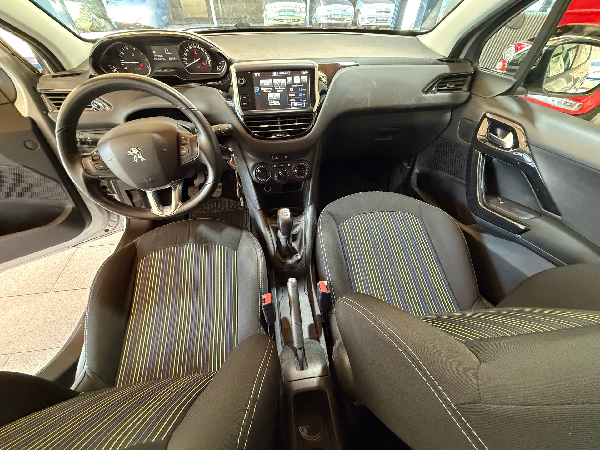 PEUGEOT 208 1.2 PureTech Urban Soul-image-8