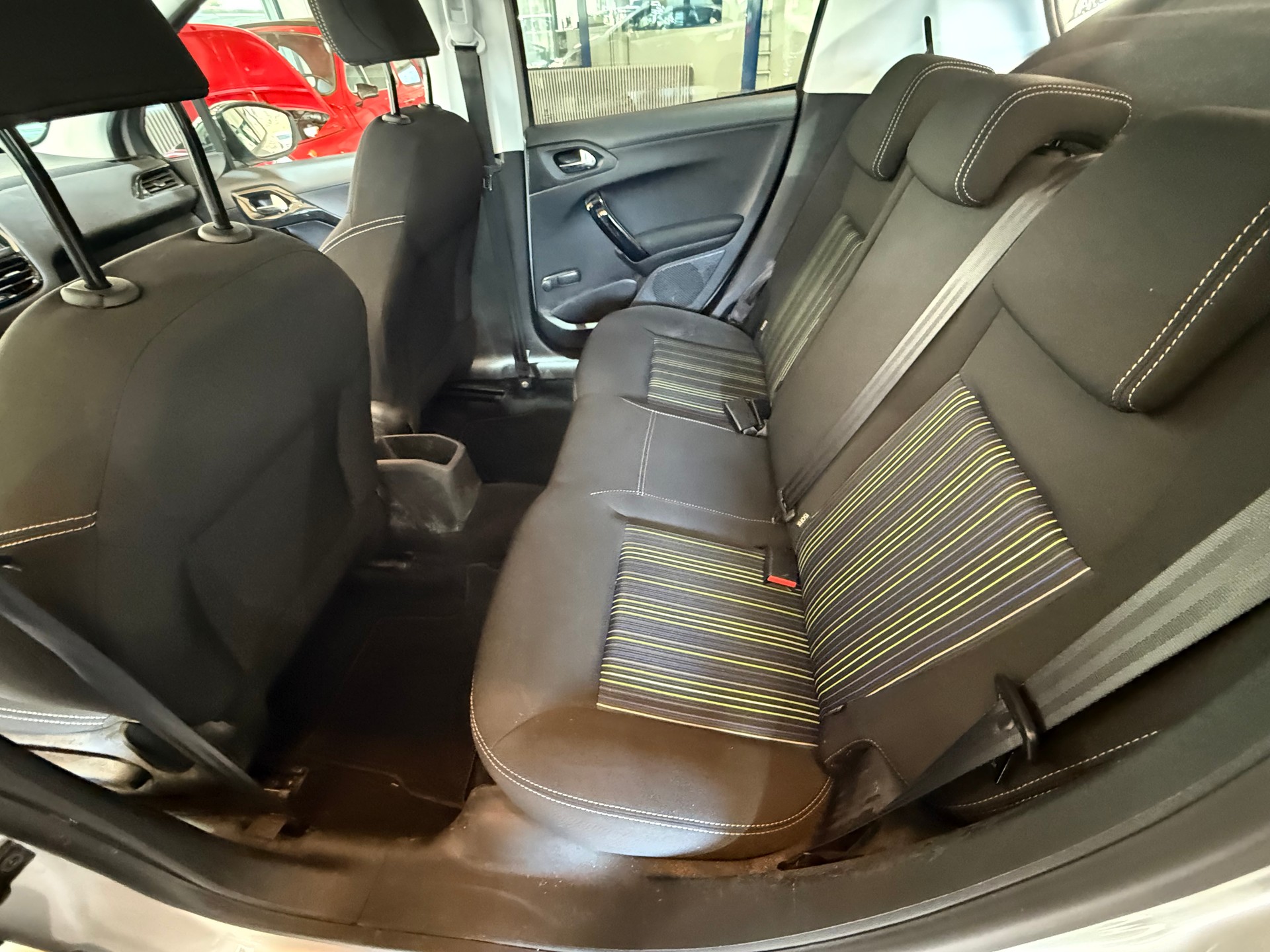PEUGEOT 208 1.2 PureTech Urban Soul-image-9