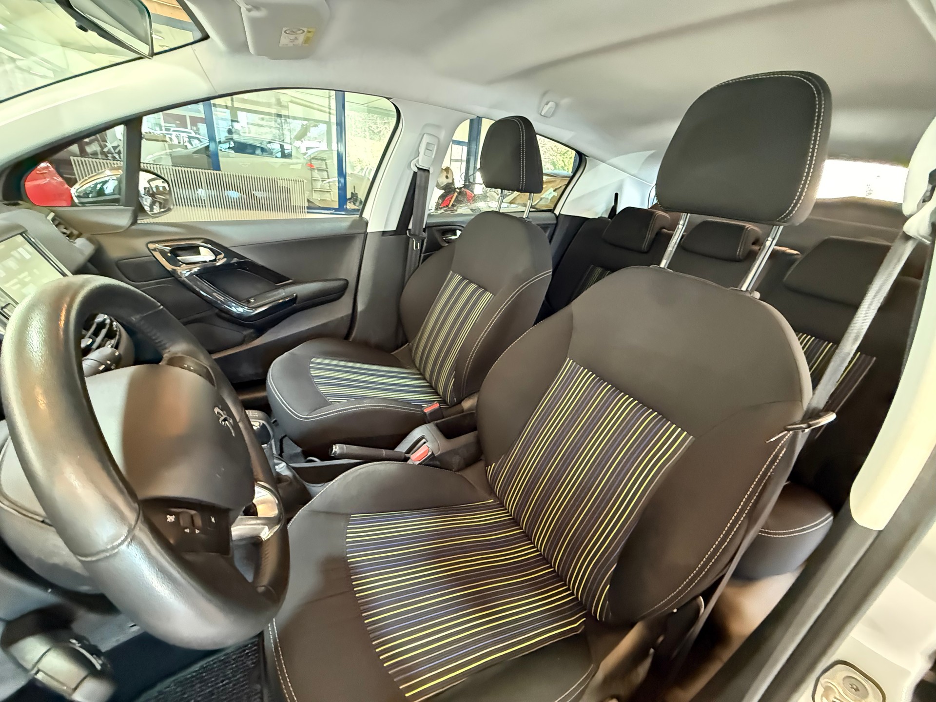 PEUGEOT 208 1.2 PureTech Urban Soul-image-7