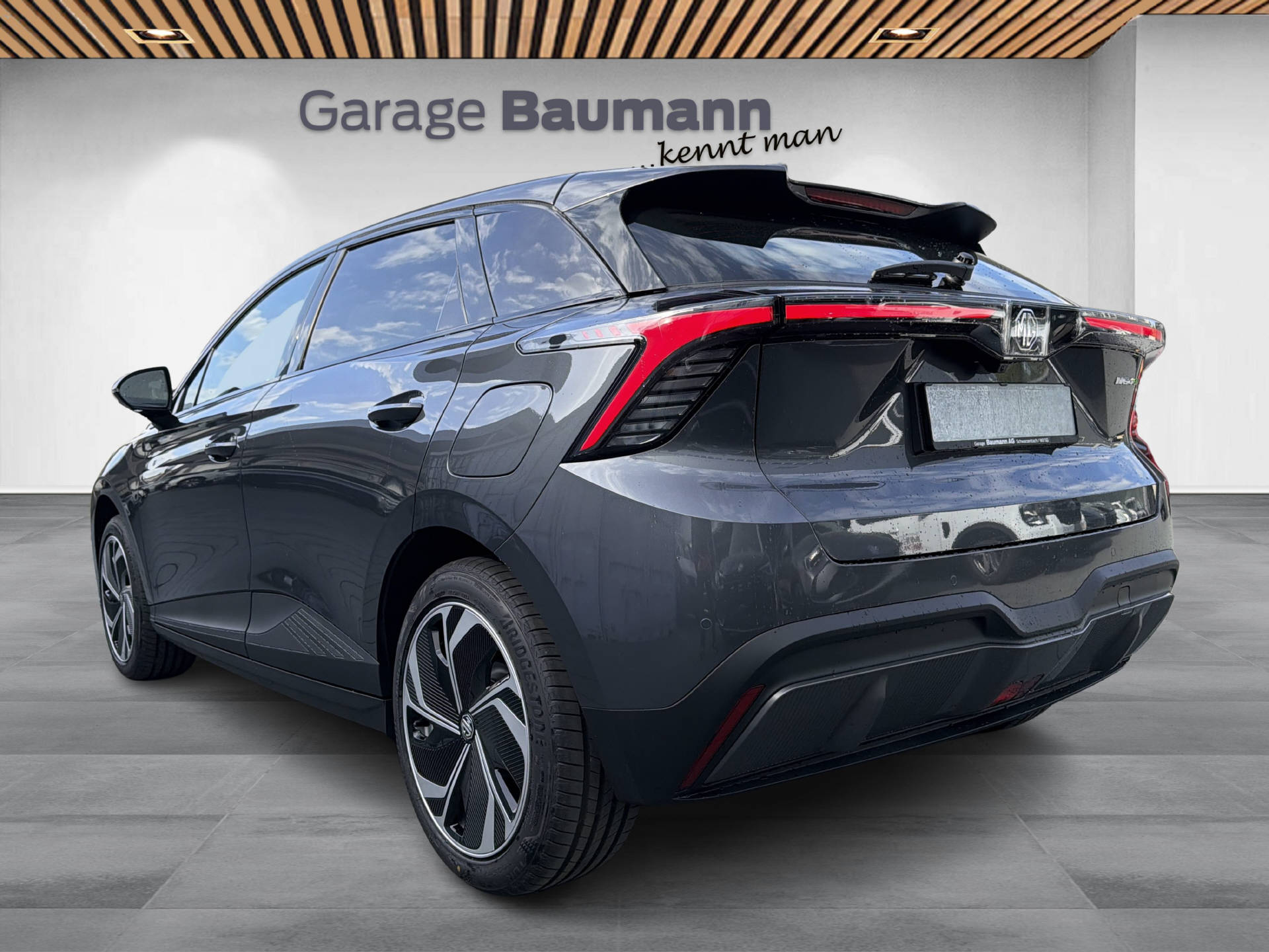MG 4 64kWh Premium-showroom-element-3