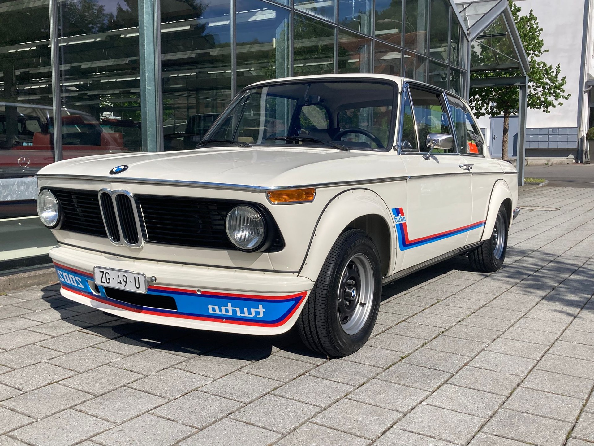 BMW turbo-showroom-element-2