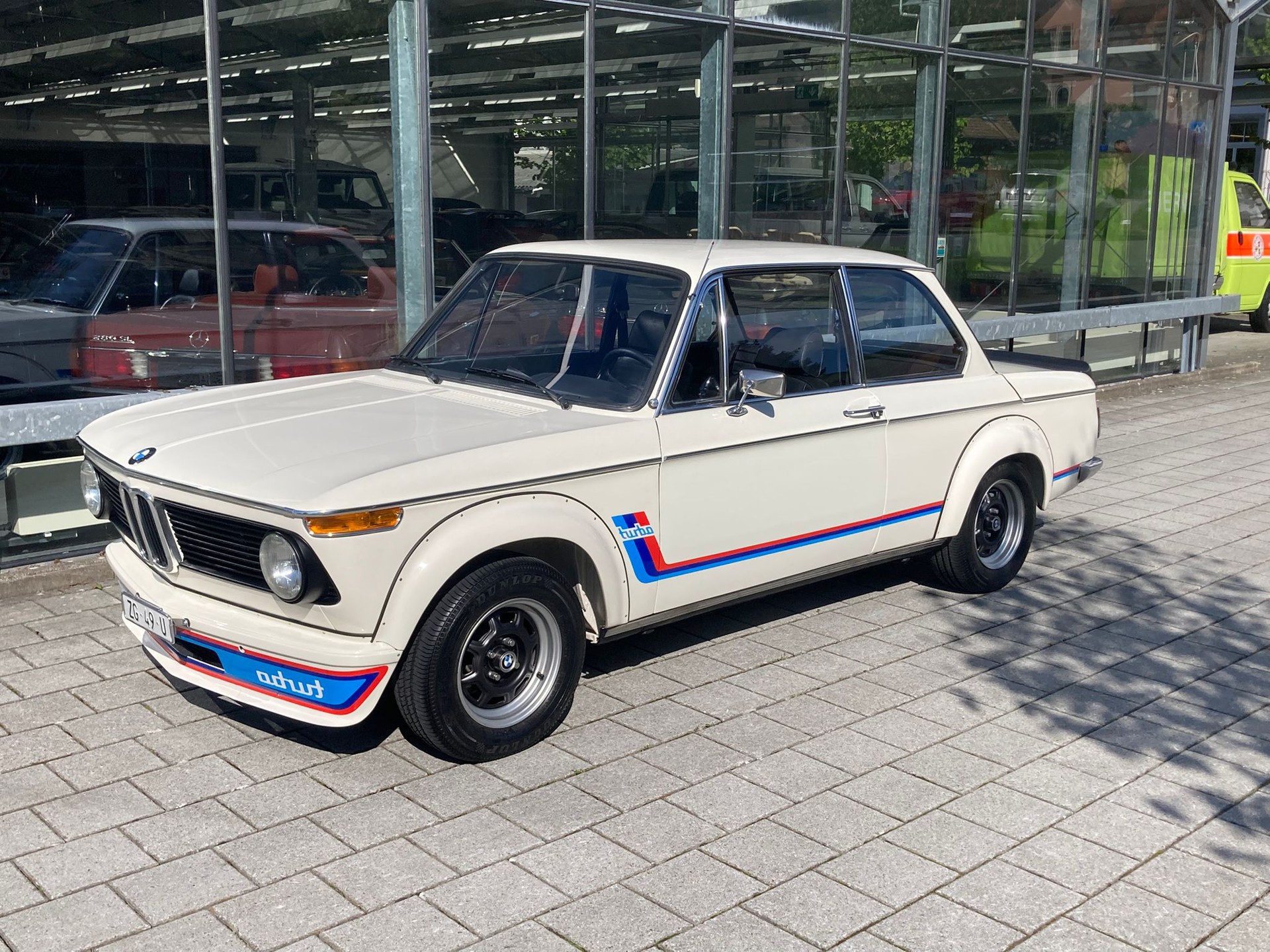 BMW turbo-showroom-element-1