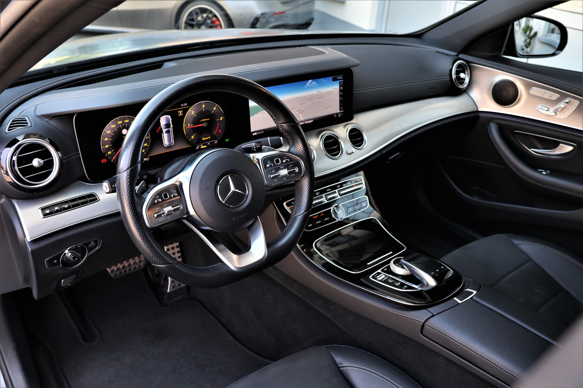 MERCEDES-BENZ E 220 d Swiss Star AMG Line 4Matic 9G-Tronic (CH) "Greymatte" + 2.1T AHK-image-8