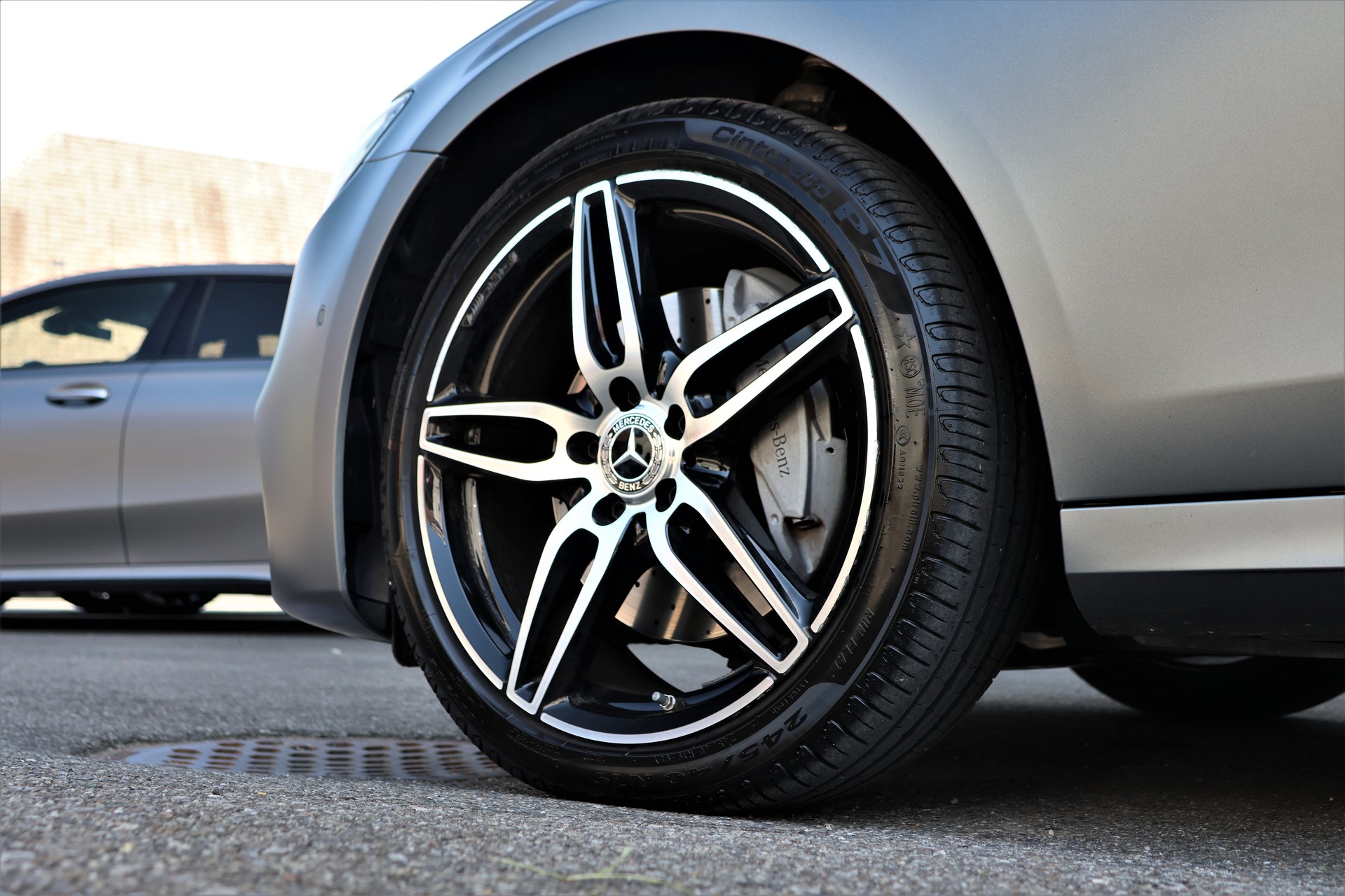 MERCEDES-BENZ E 220 d Swiss Star AMG Line 4Matic 9G-Tronic (CH) "Greymatte" + 2.1T AHK-image-6