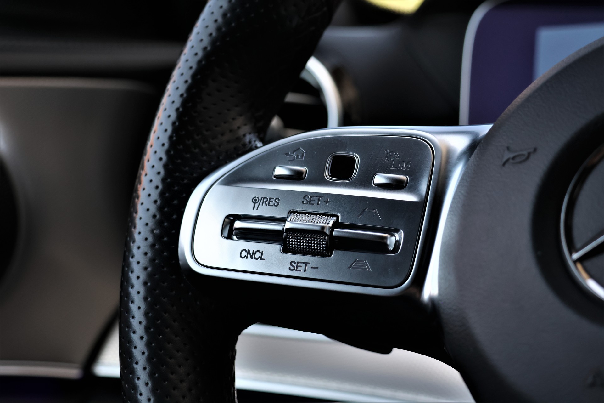MERCEDES-BENZ E 220 d Swiss Star AMG Line 4Matic 9G-Tronic (CH) "Greymatte" + 2.1T AHK-image-16