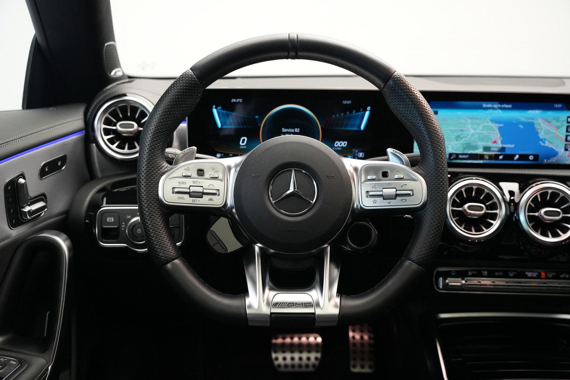 MERCEDES-BENZ CLA 45 S AMG 4Matic+ 8G-DCT *CH-Fahrzeug* *Pano* *Designo Lackierung*-image-16