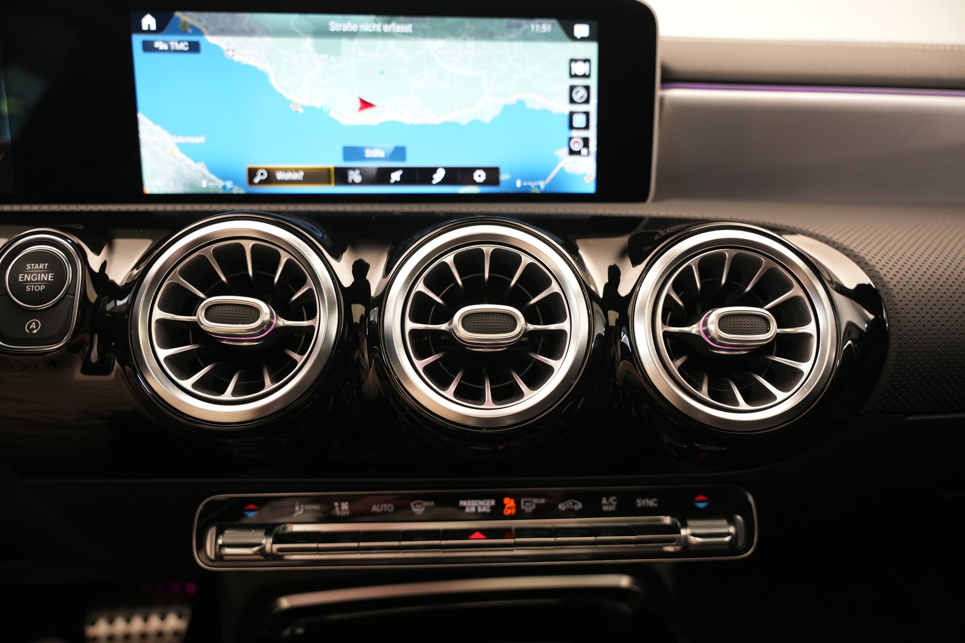 MERCEDES-BENZ CLA 45 S AMG 4Matic+ 8G-DCT *CH-Fahrzeug* *Pano* *Designo Lackierung*-image-33