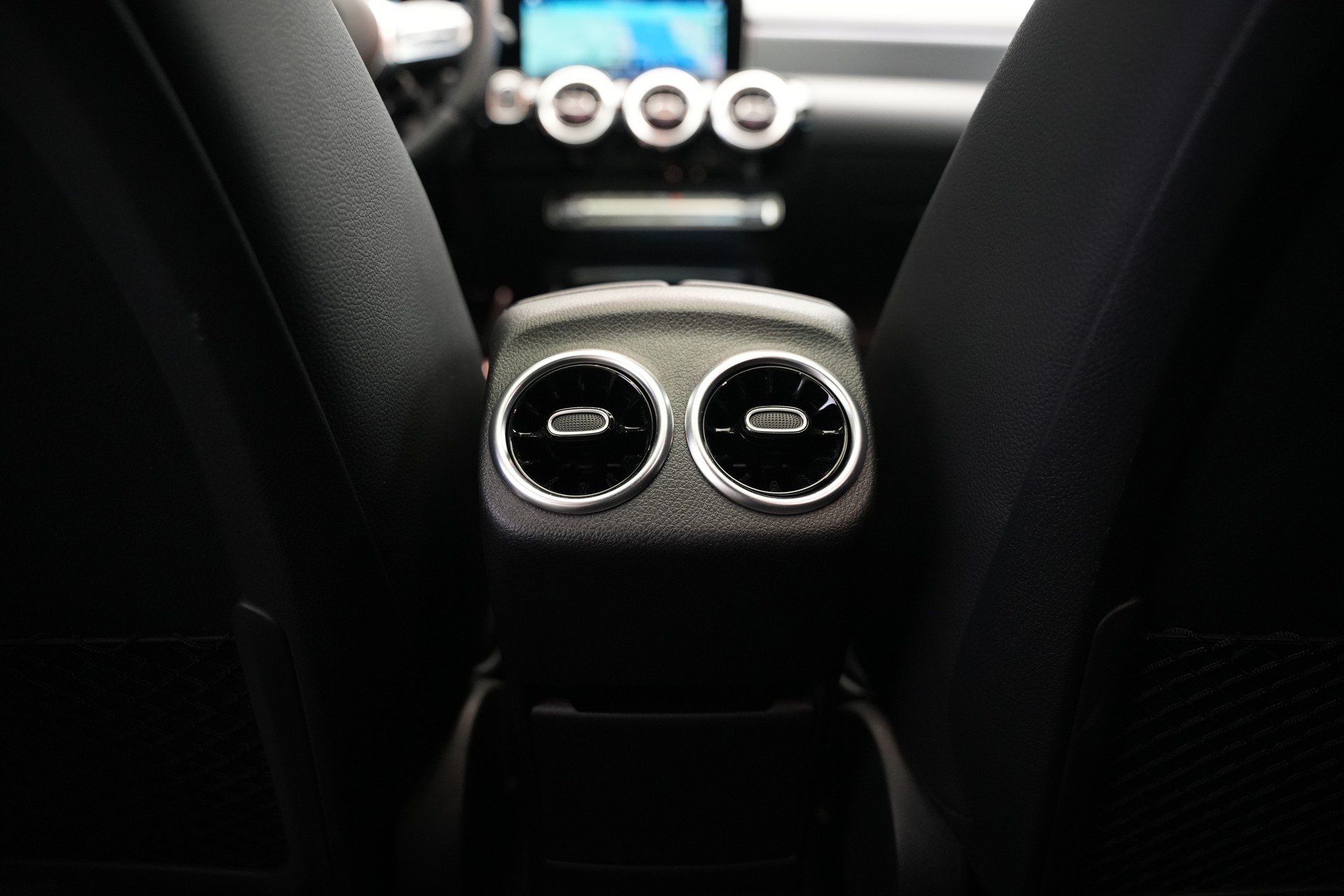 MERCEDES-BENZ CLA 45 S AMG 4Matic+ 8G-DCT *CH-Fahrzeug* *Pano* *Designo Lackierung*-image-46