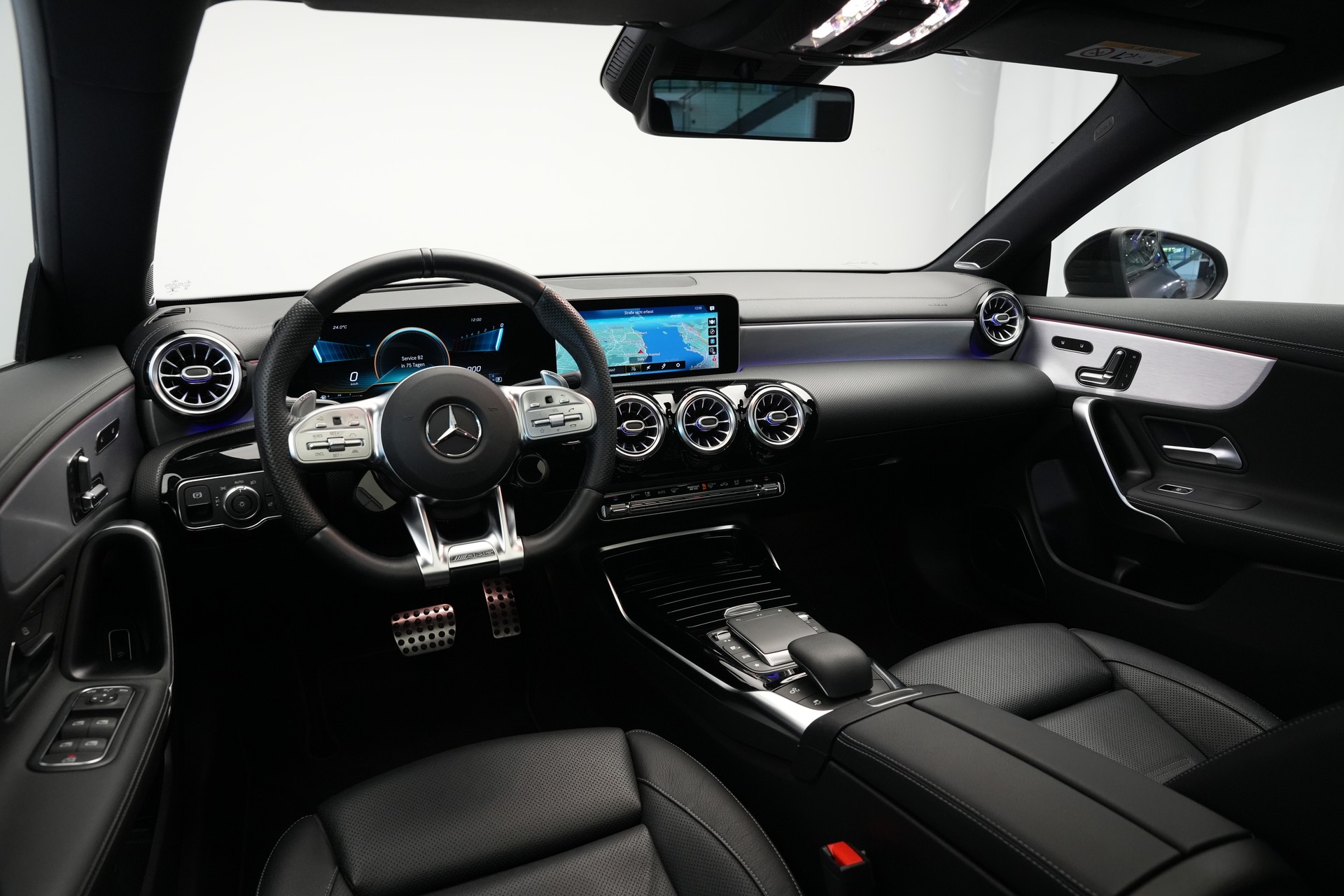 MERCEDES-BENZ CLA 45 S AMG 4Matic+ 8G-DCT *CH-Fahrzeug* *Pano* *Designo Lackierung*-image-11