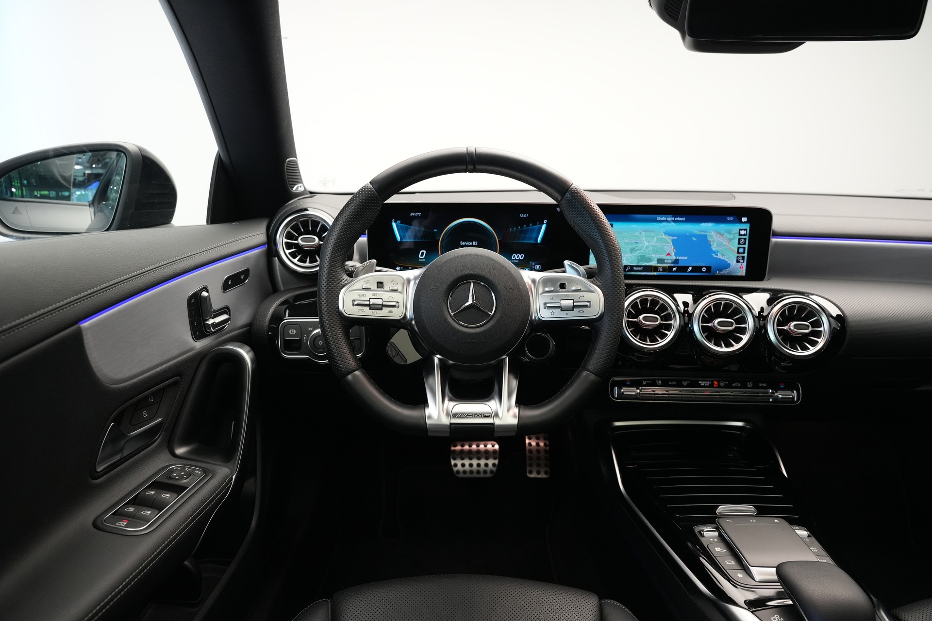 MERCEDES-BENZ CLA 45 S AMG 4Matic+ 8G-DCT *CH-Fahrzeug* *Pano* *Designo Lackierung*-image-12