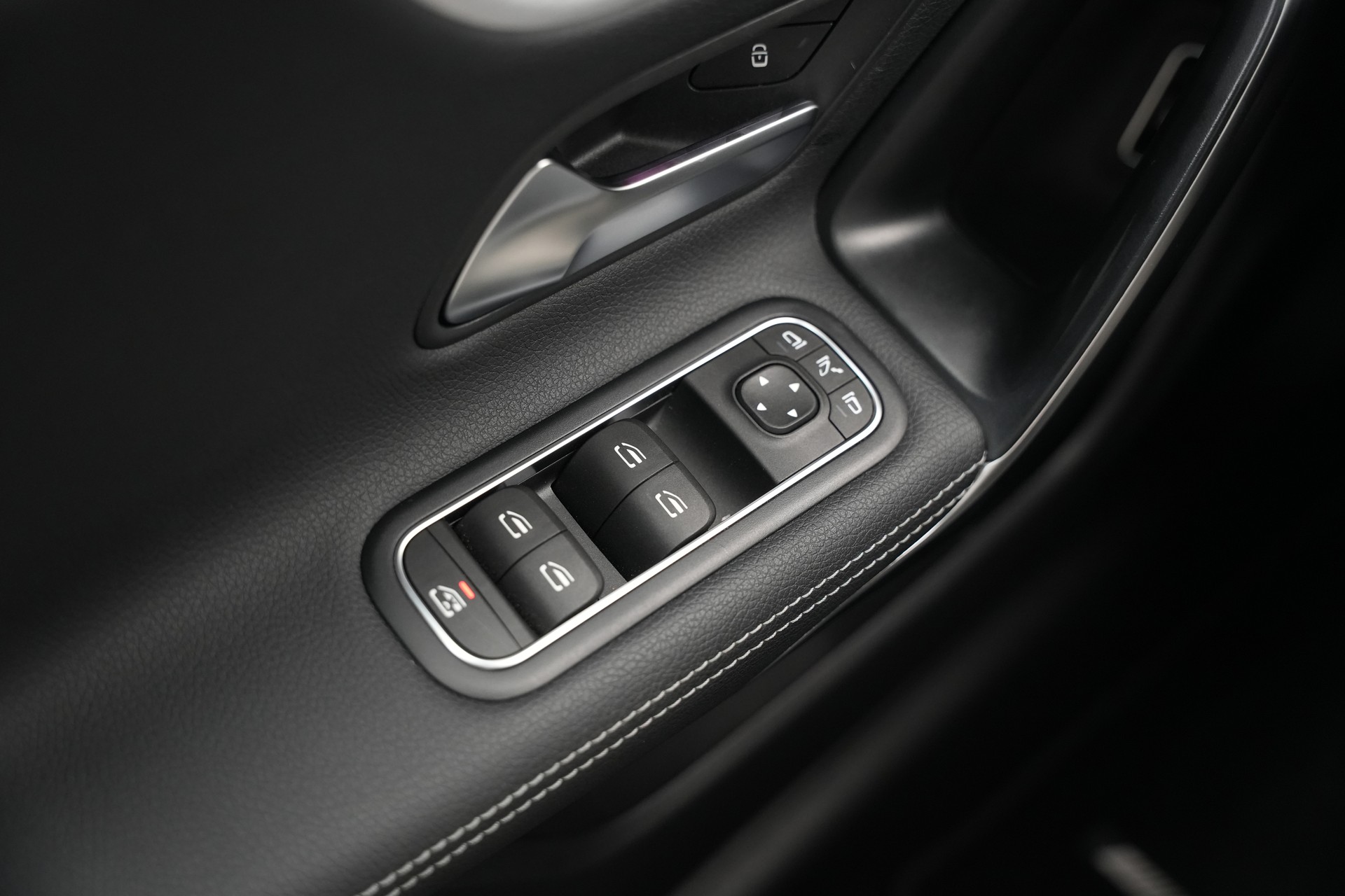 MERCEDES-BENZ CLA 45 S AMG 4Matic+ 8G-DCT *CH-Fahrzeug* *Pano* *Designo Lackierung*-image-36
