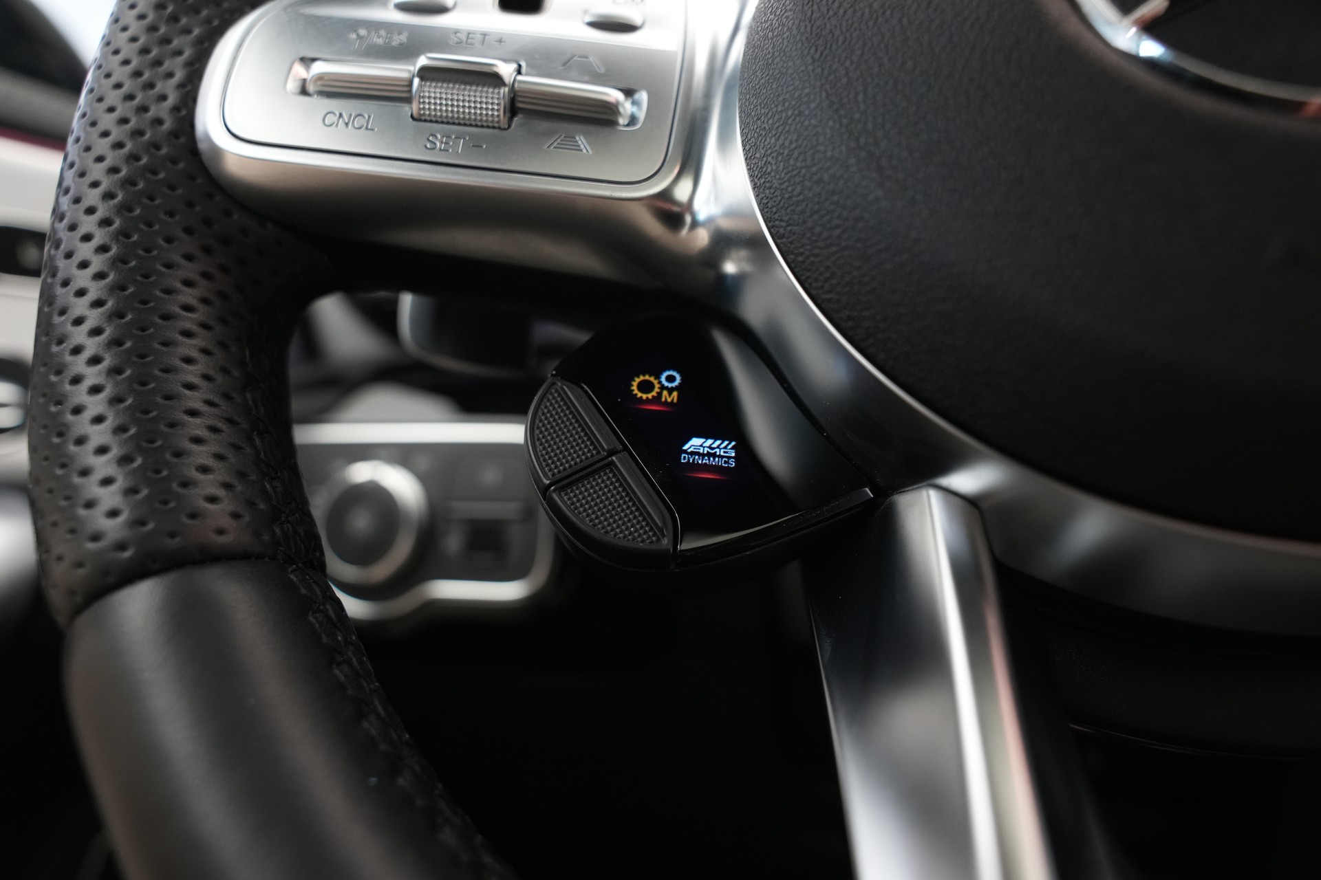 MERCEDES-BENZ CLA 45 S AMG 4Matic+ 8G-DCT *CH-Fahrzeug* *Pano* *Designo Lackierung*-image-43