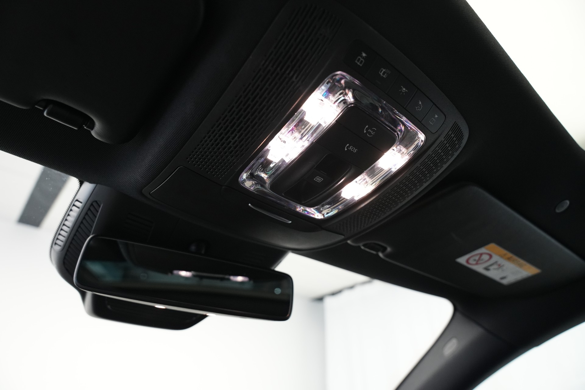 MERCEDES-BENZ CLA 45 S AMG 4Matic+ 8G-DCT *CH-Fahrzeug* *Pano* *Designo Lackierung*-image-40