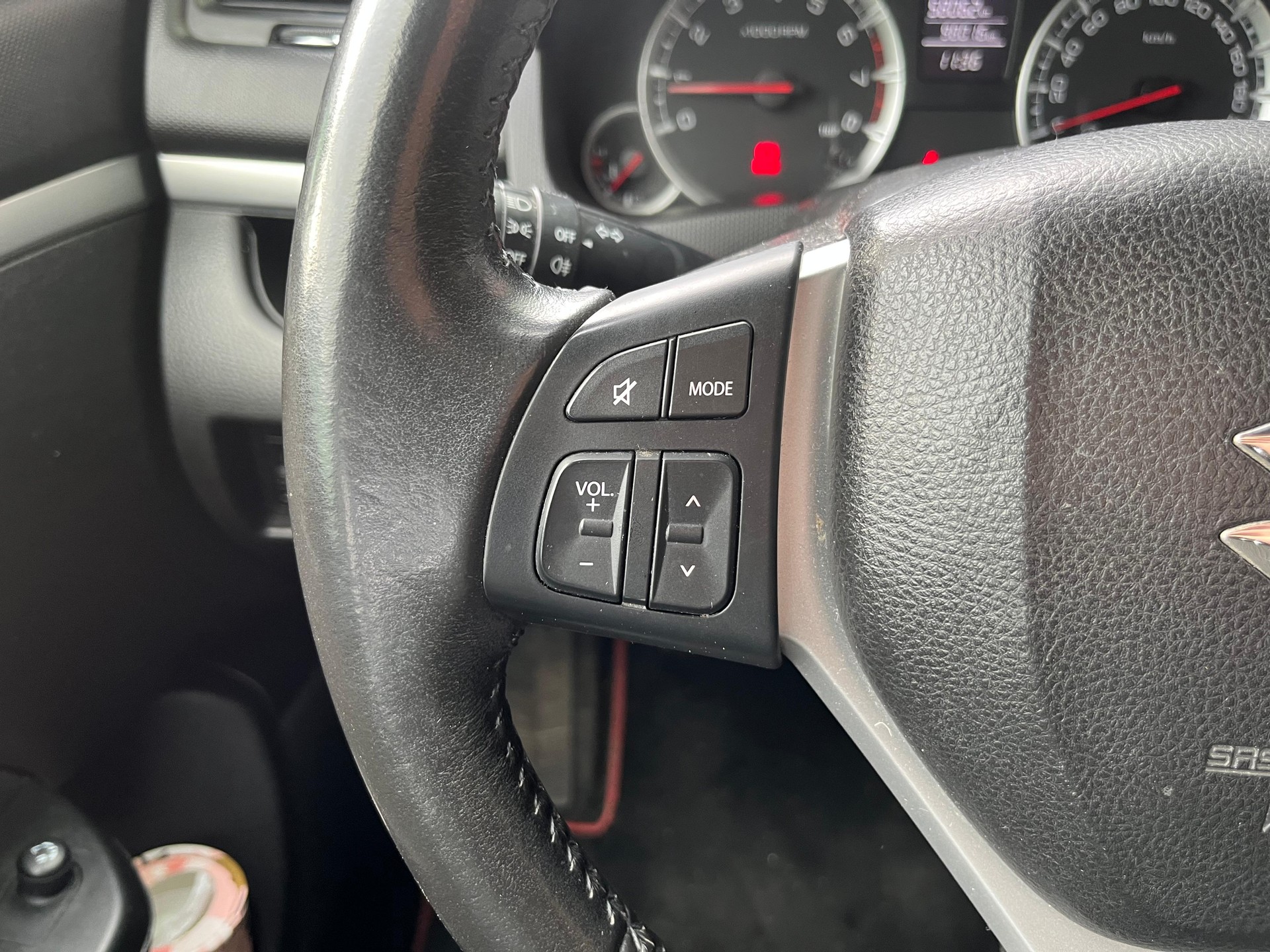 SUZUKI Swift 1.2i 16V GL Sergio Cellano 4x4-image-14