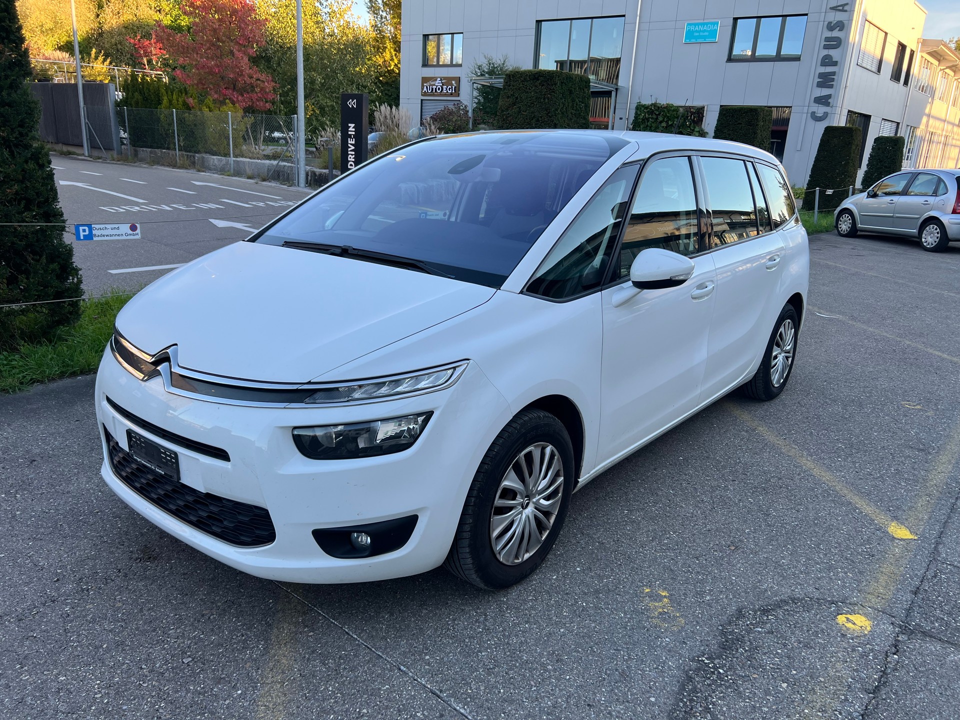 CITROEN Grand C4 Picasso 1.6 e-HDi Attraction-image-1