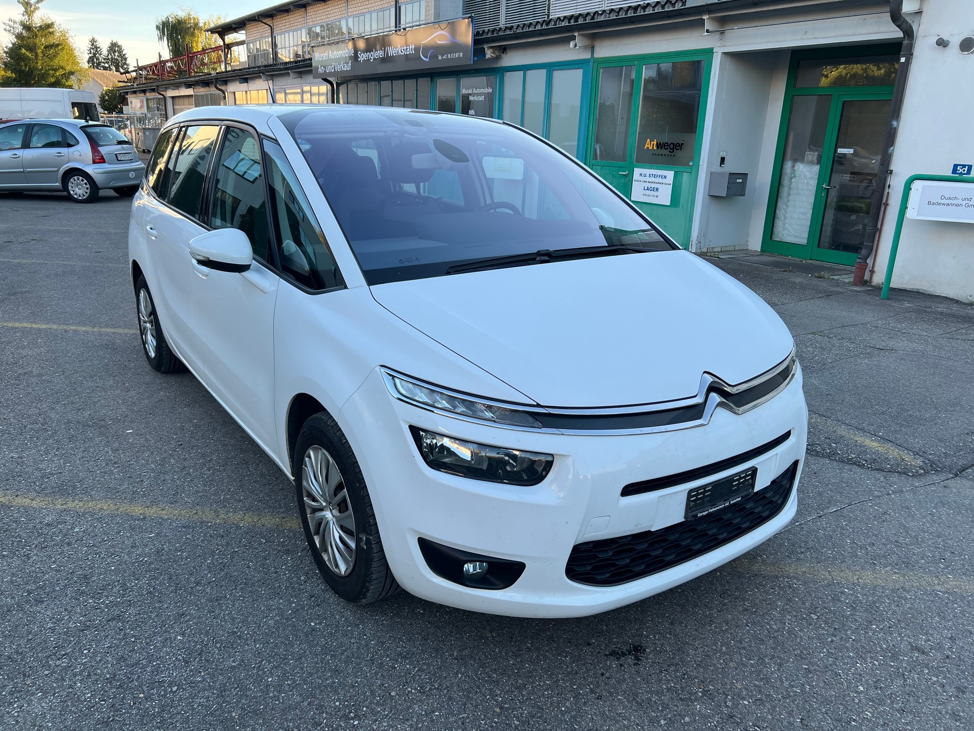 CITROEN Grand C4 Picasso 1.6 e-HDi Attraction-image-0