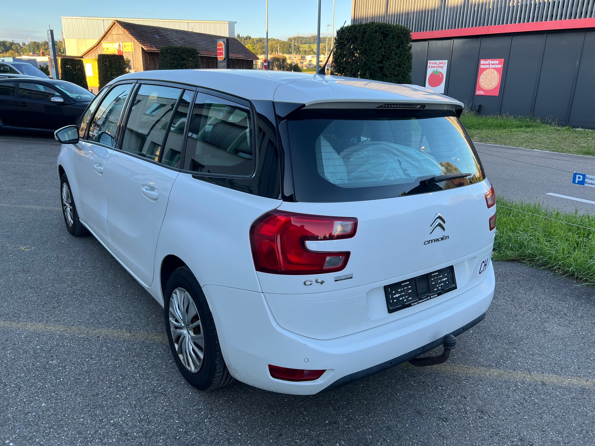 CITROEN Grand C4 Picasso 1.6 e-HDi Attraction-image-2