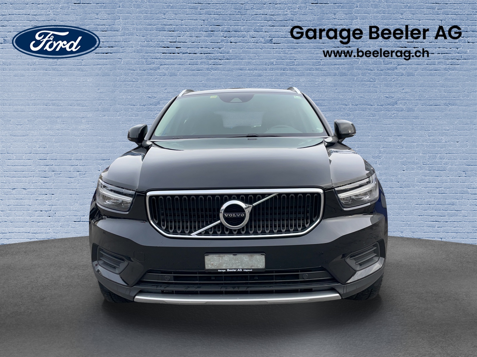 VOLVO XC40 2.0 D3 Momentum-image-1