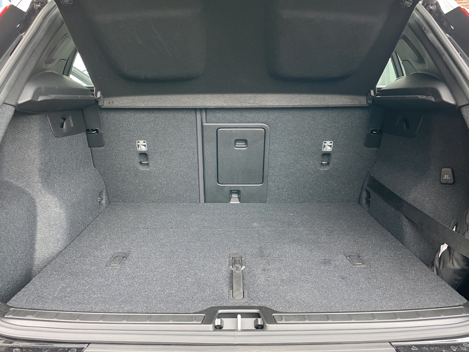 VOLVO XC40 2.0 D3 Momentum-image-13