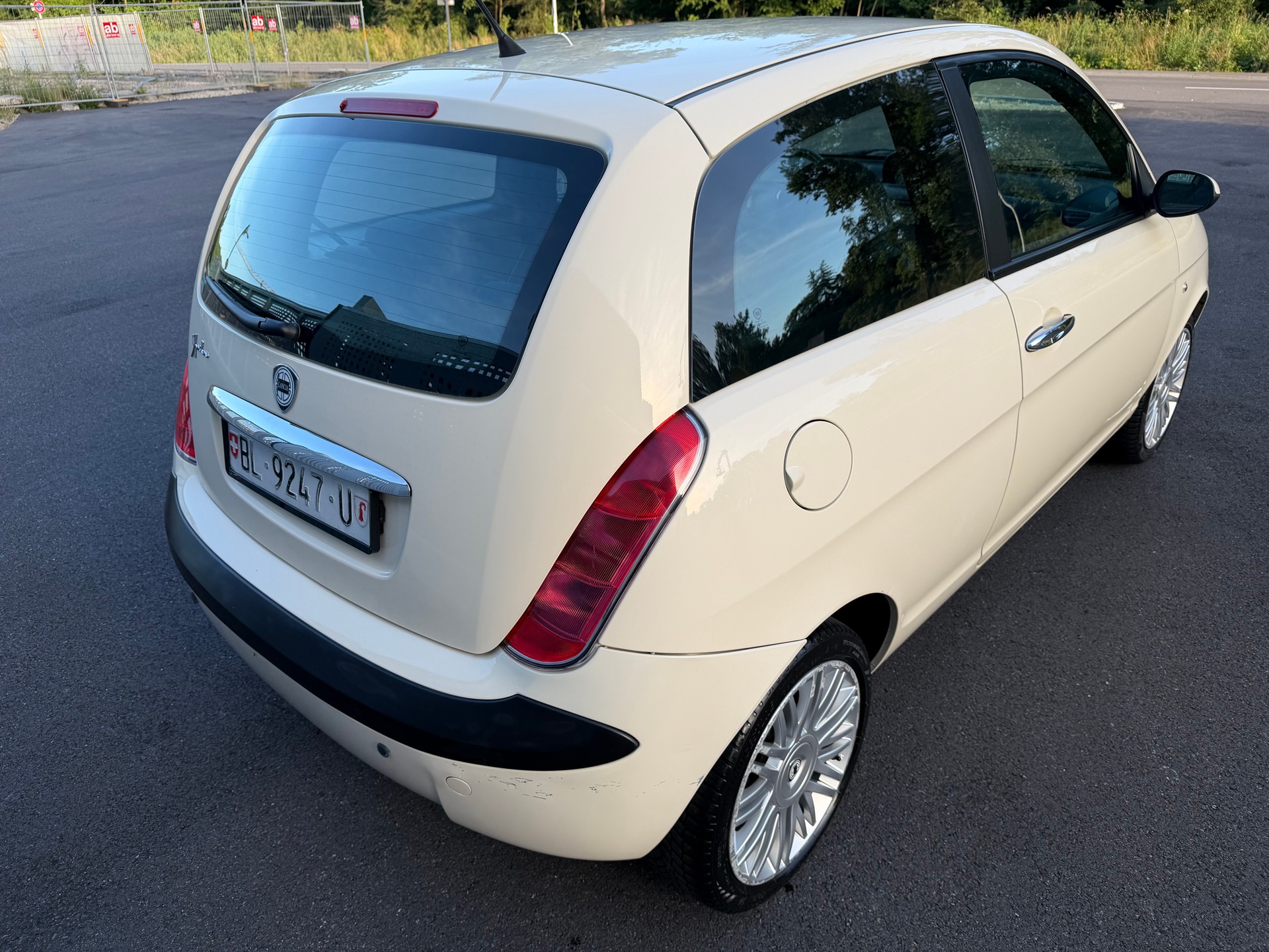 LANCIA Ypsilon 1.4 16V Argento-image-2