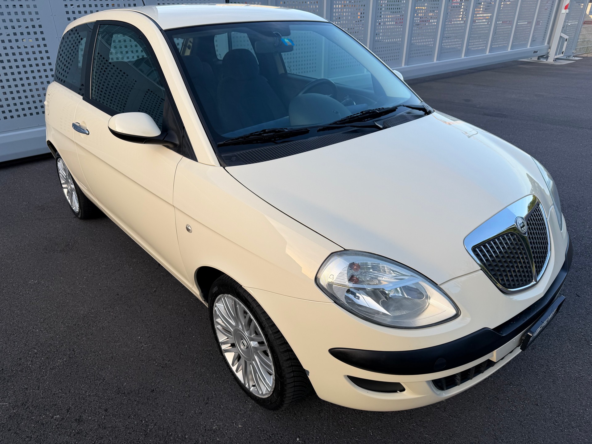 LANCIA Ypsilon 1.4 16V Argento-image-0