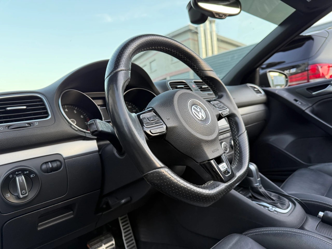 VW Golf Cabrio 2.0 TSI R DSG-image-6
