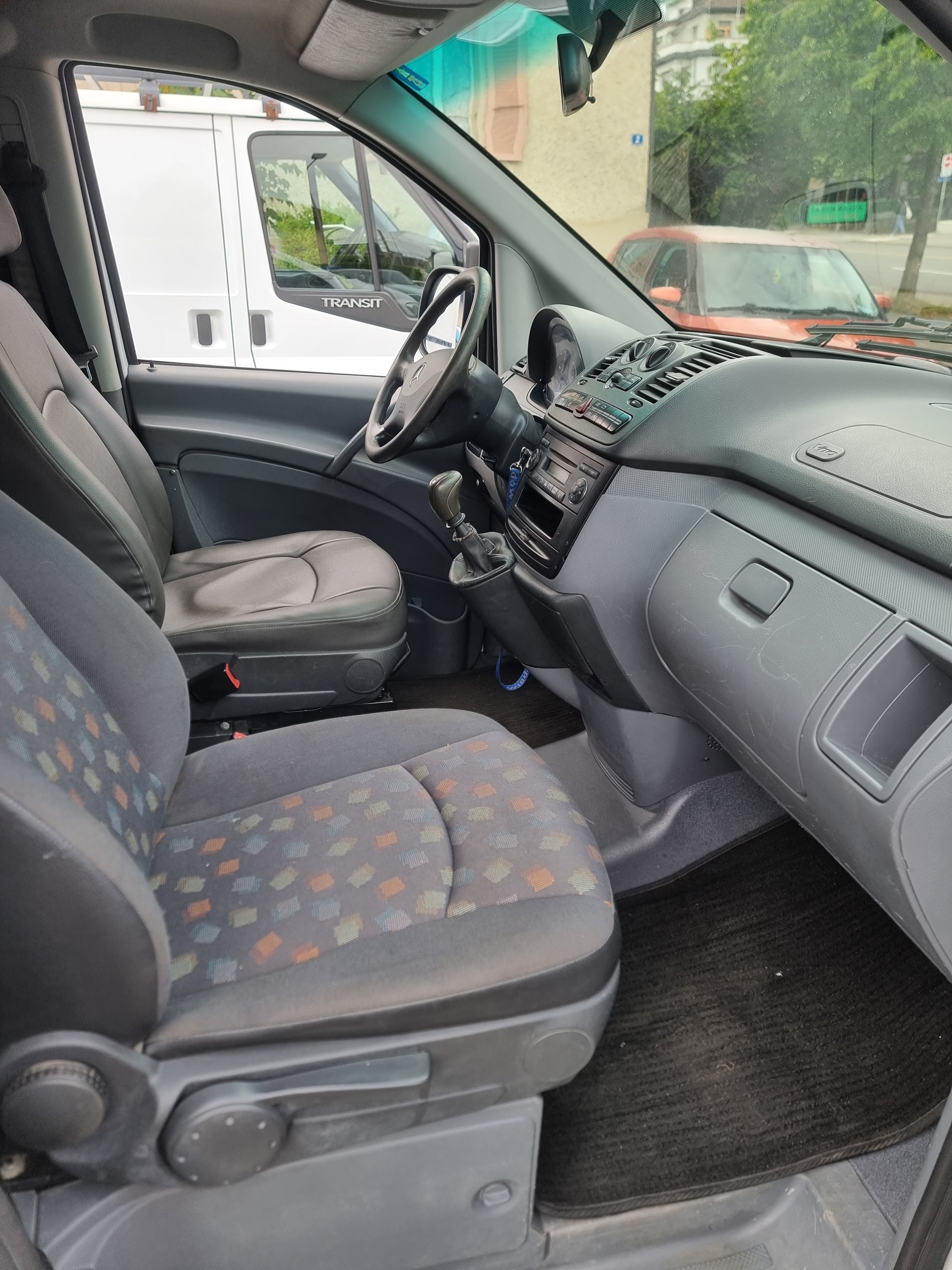 MERCEDES-BENZ Vito 111 CDI-image-12