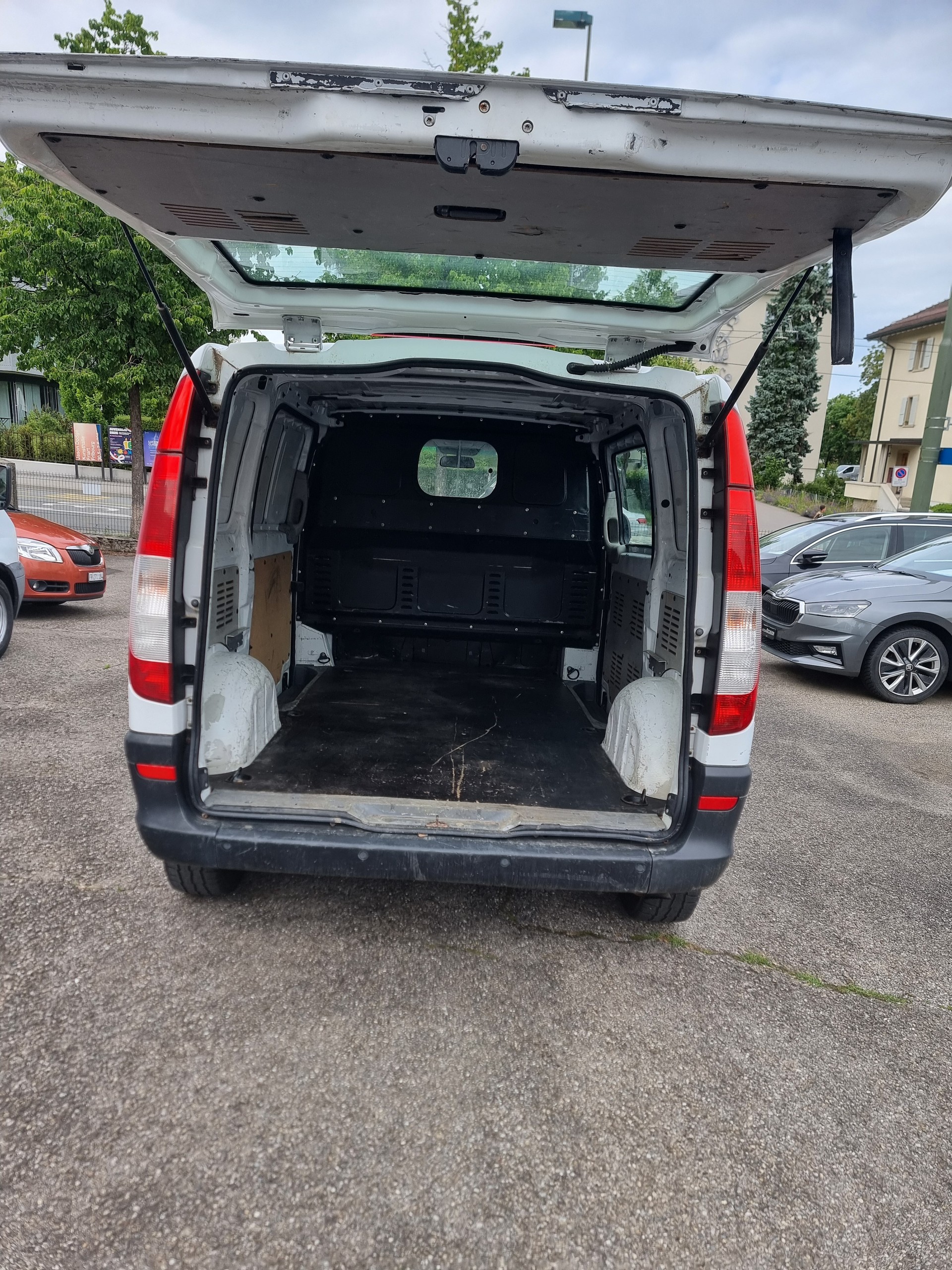 MERCEDES-BENZ Vito 111 CDI-image-14