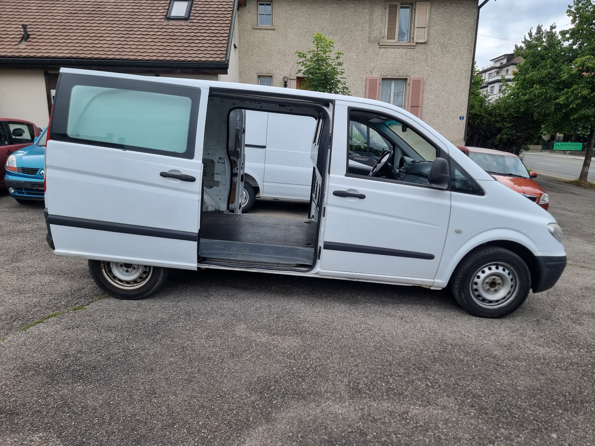 MERCEDES-BENZ Vito 111 CDI-image-13