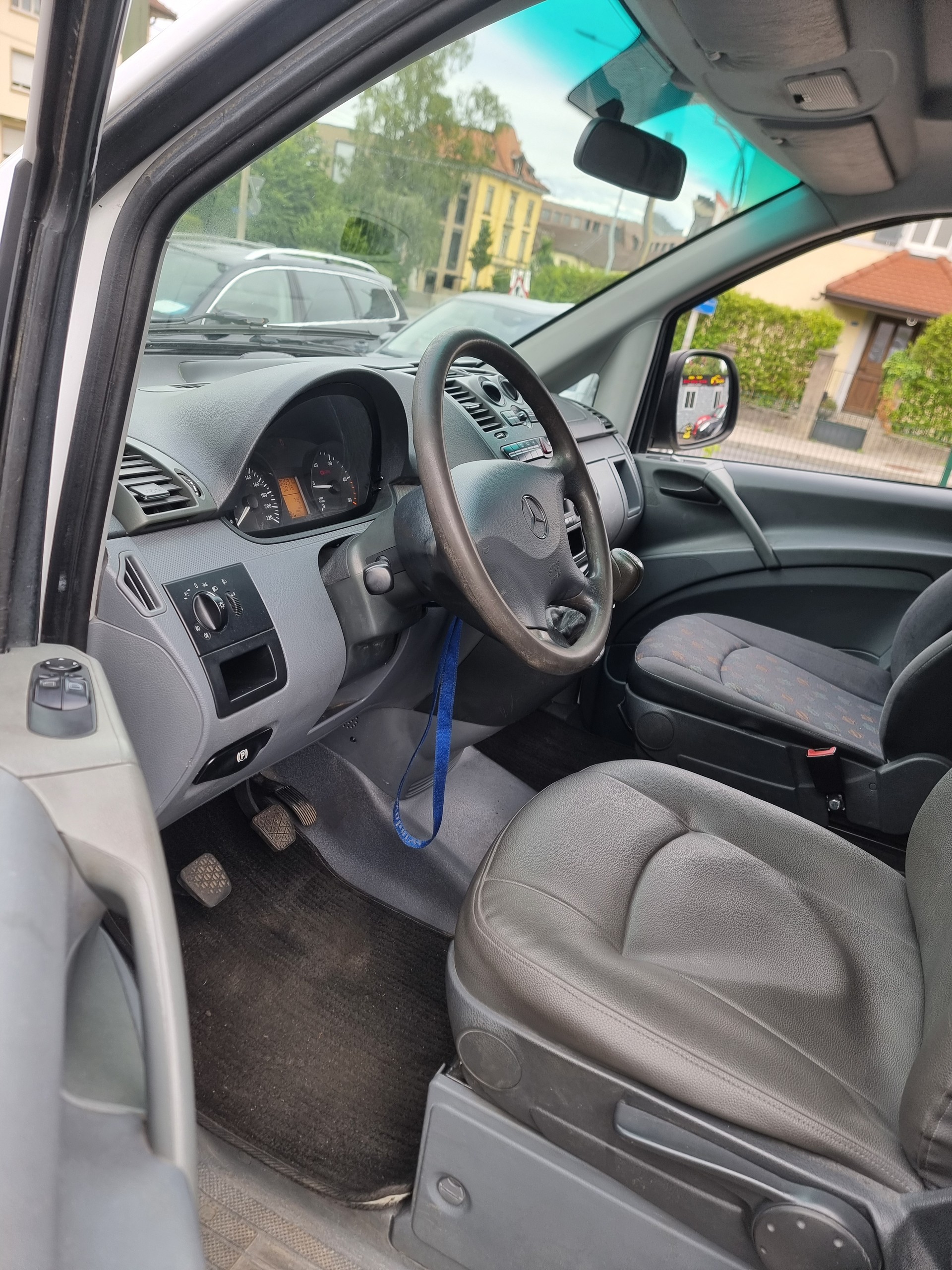 MERCEDES-BENZ Vito 111 CDI-image-8