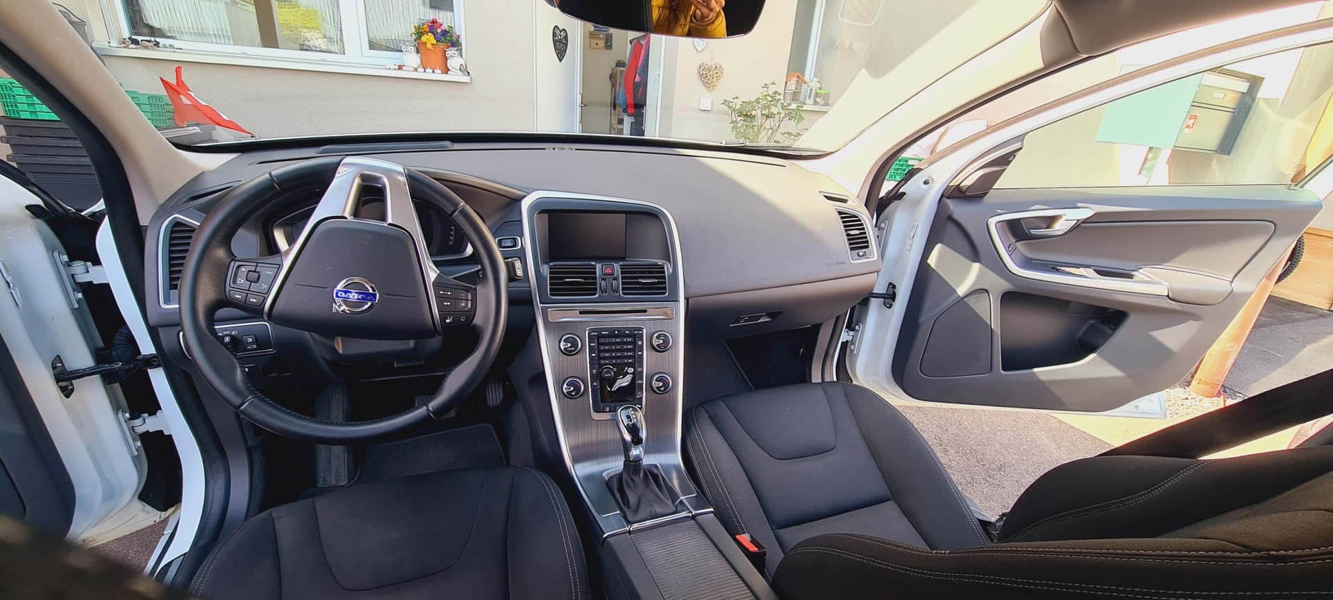VOLVO 2.4 D4 Kinetic AWD S/S-image-3
