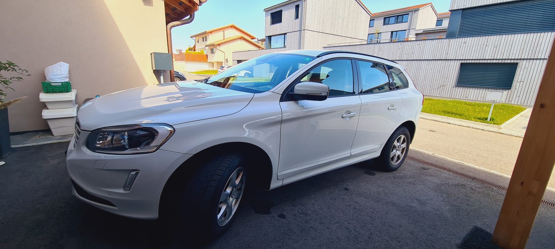 VOLVO 2.4 D4 Kinetic AWD S/S-image-0
