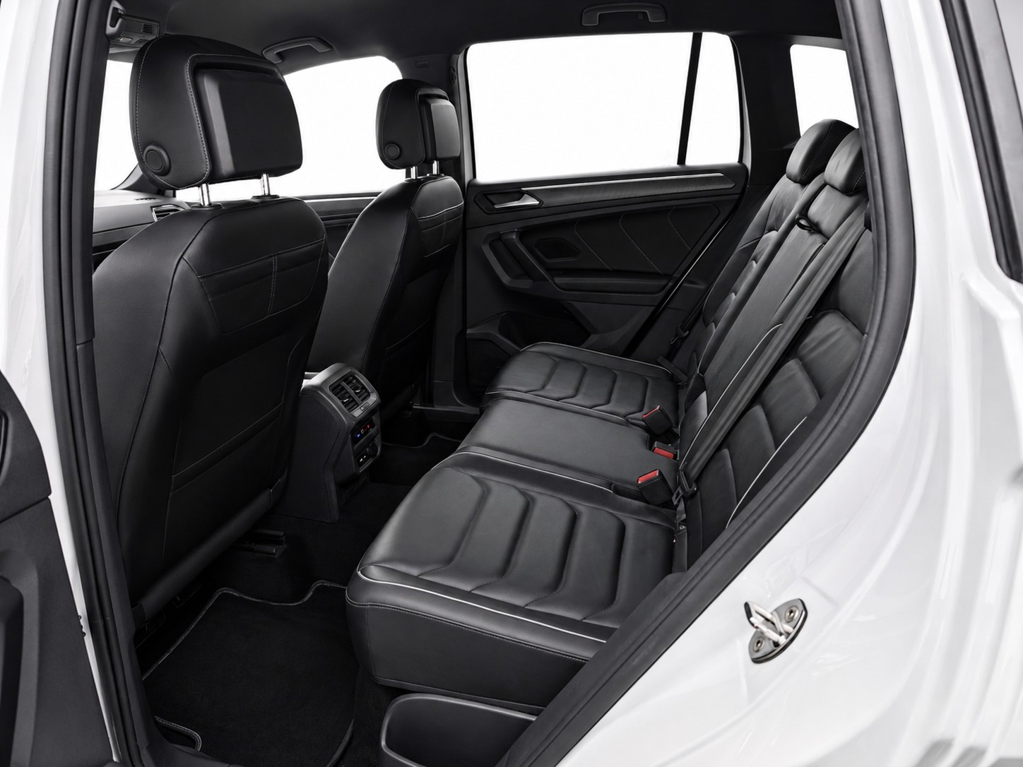 VW Tiguan 2.0 TDI SCR R-Line DSG CH FAHRZEUG-image-12