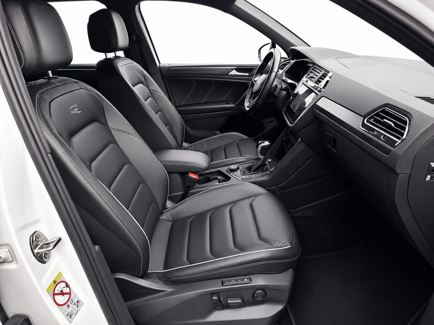 VW Tiguan 2.0 TDI SCR R-Line DSG CH FAHRZEUG-image-11