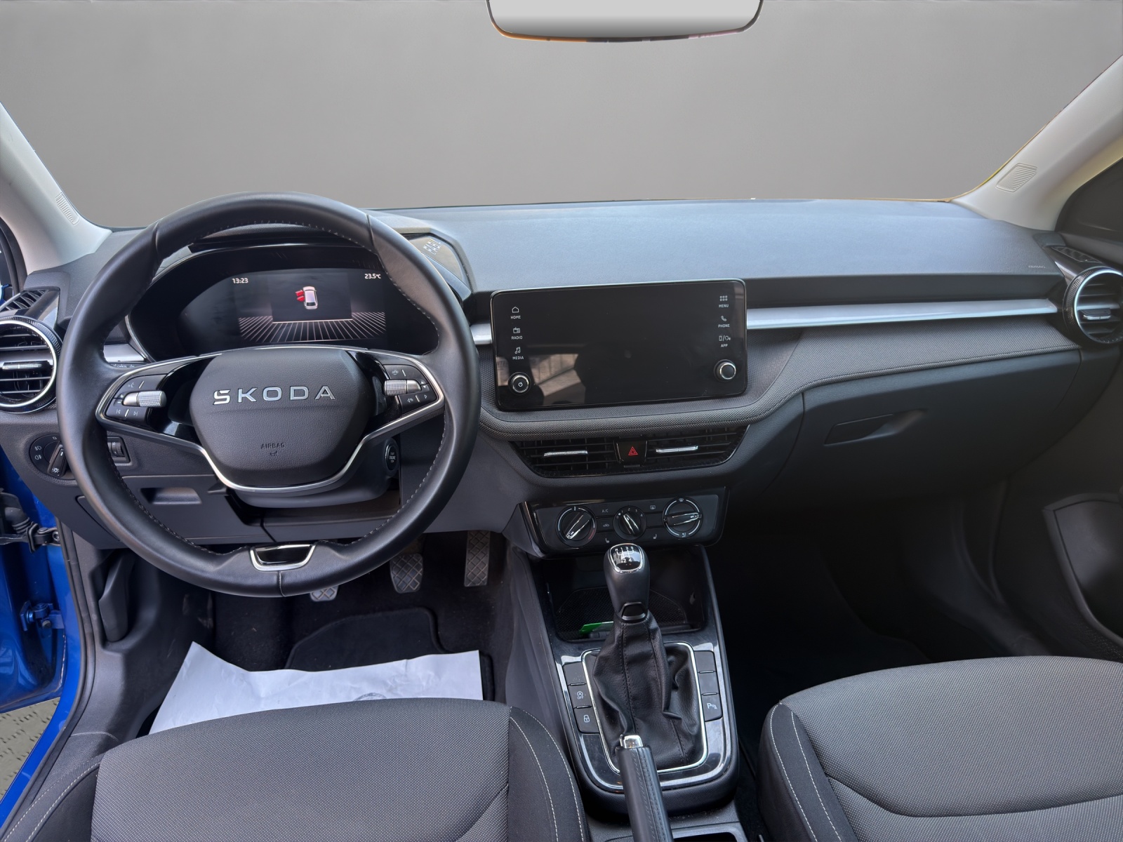 SKODA Fabia 1.0 MPI Young Edition-image-13